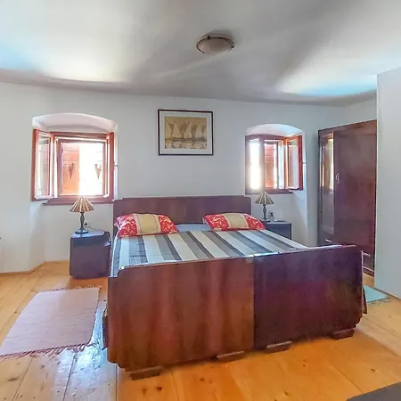 4 Bedroom In Holiday home Buzet