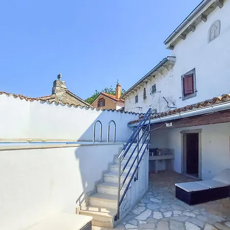4 Bedroom In Holiday home Buzet